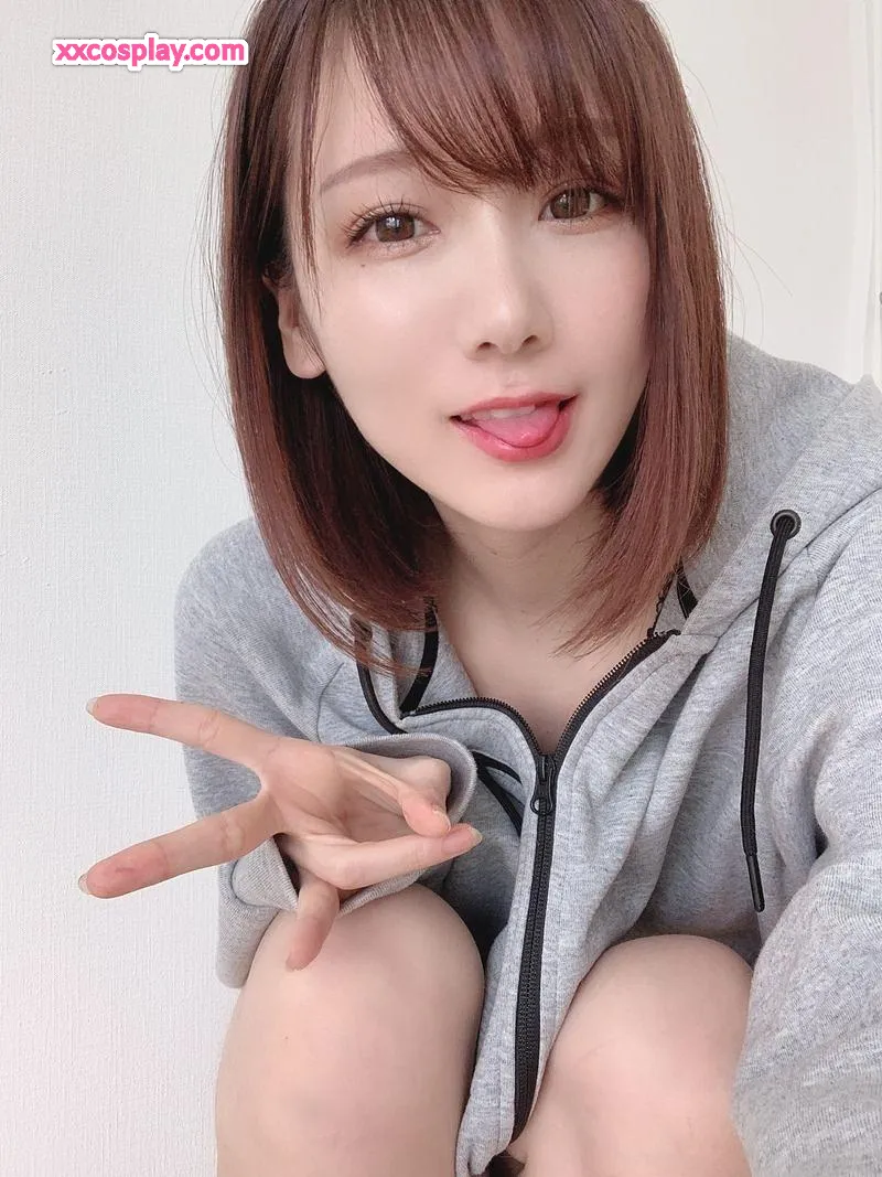 KenKen in Gemütlicher Zimmerkleidung & Spitzen-Raum-BH